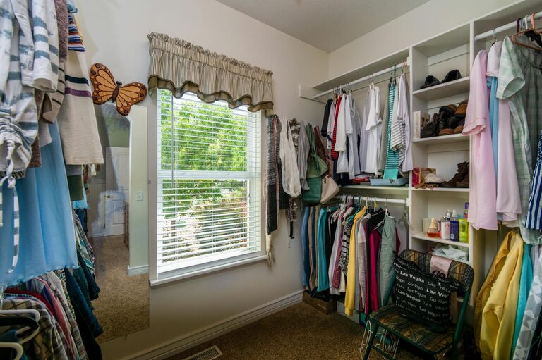 How to Store Seasonal Clothes Efficiently for a Clutter-Free Home